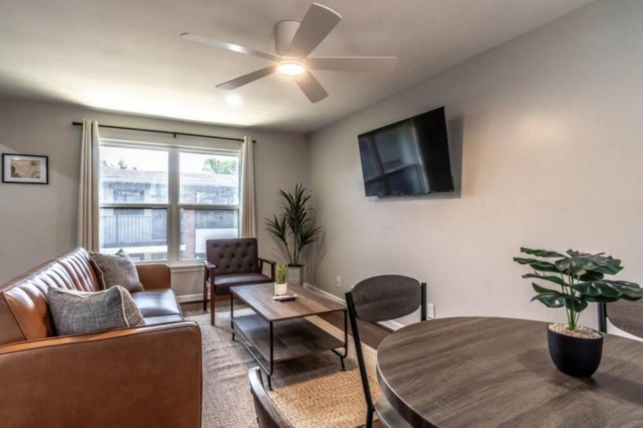 Roomy Urban Apartment Montrose! Free Parking #3 Houston Exterior photo