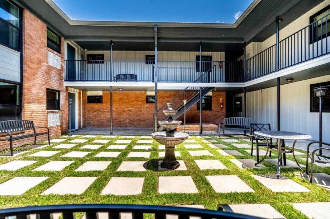 Roomy Urban Apartment Montrose! Free Parking #3 Houston Exterior photo